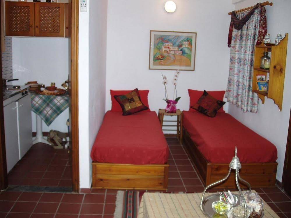 Maris Lindos Suites & Apartments