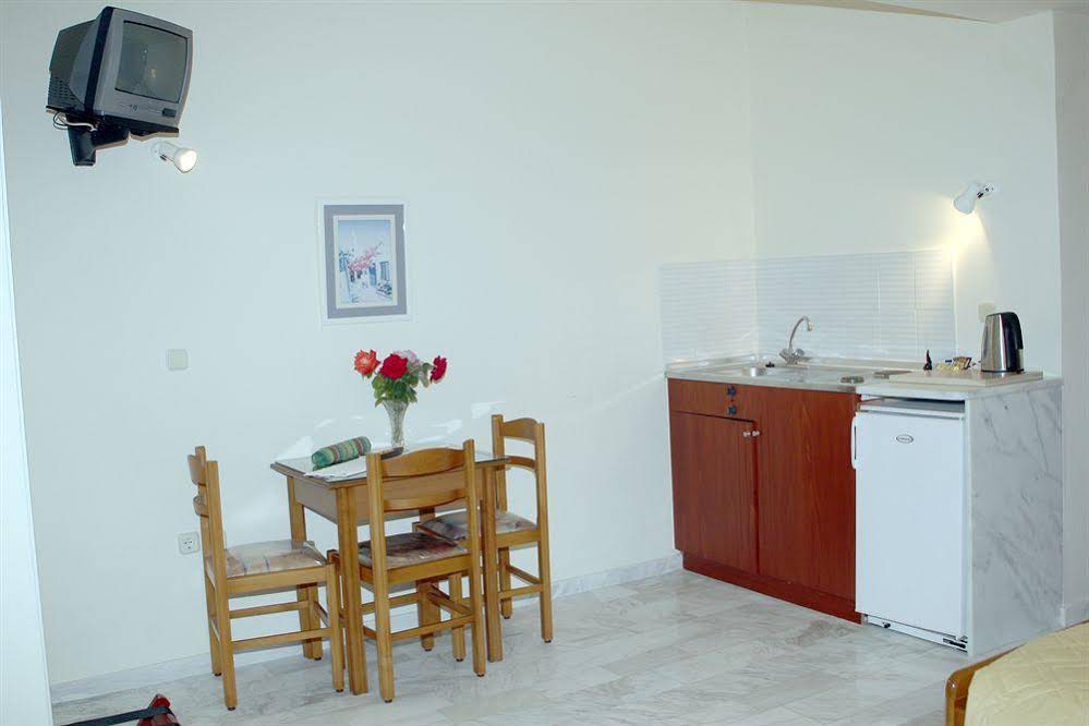 Vlycha Beach Studios & Apartments