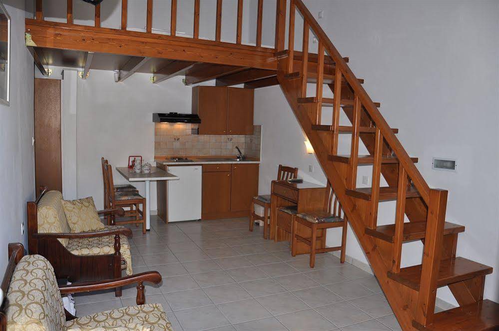 Vlycha Beach Studios & Apartments