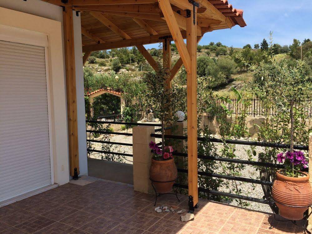 Vlycha Beach Studios & Apartments