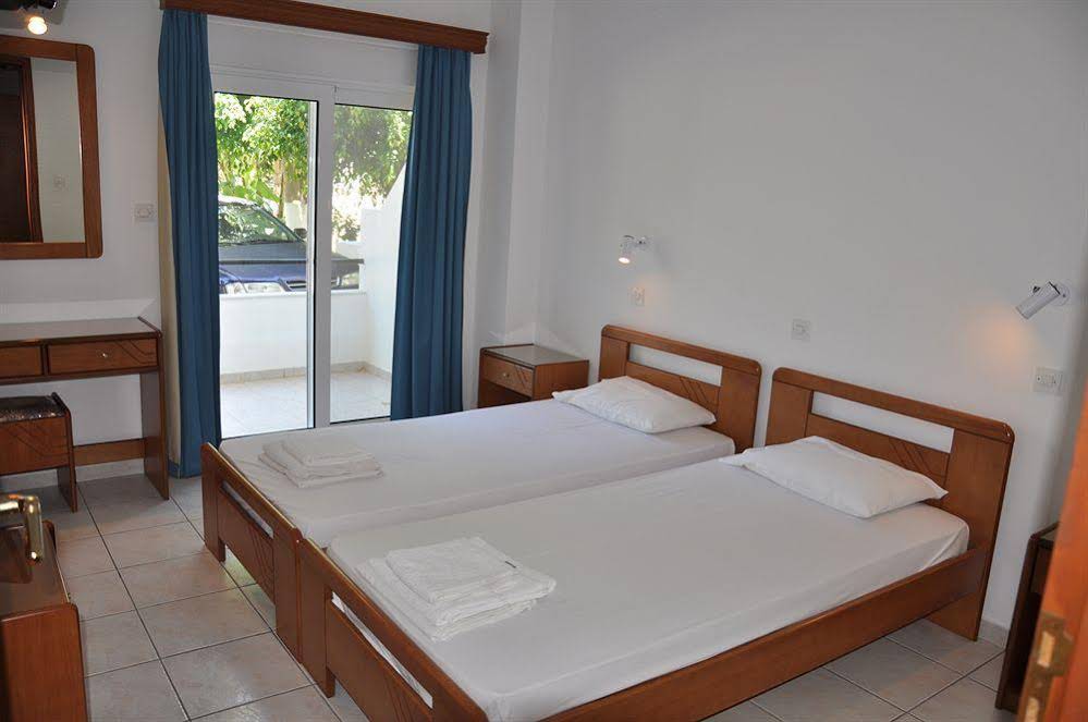 Vlycha Beach Studios & Apartments