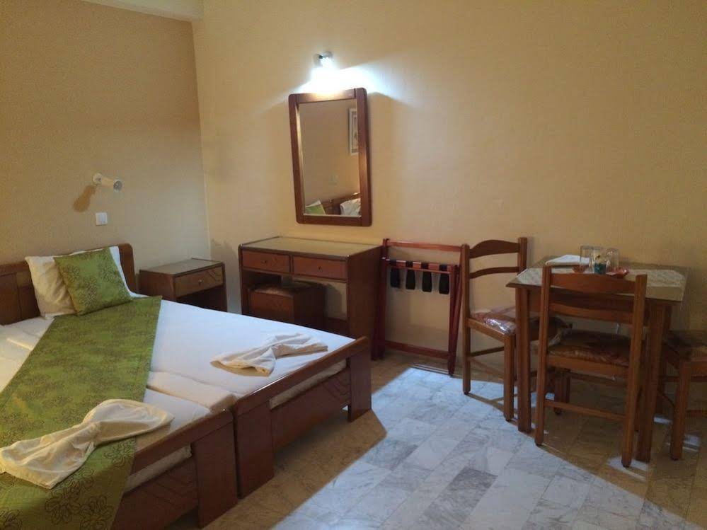 Vlycha Beach Studios & Apartments