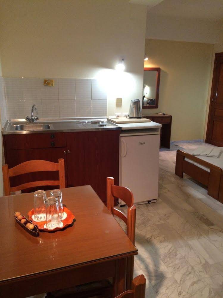 Vlycha Beach Studios & Apartments