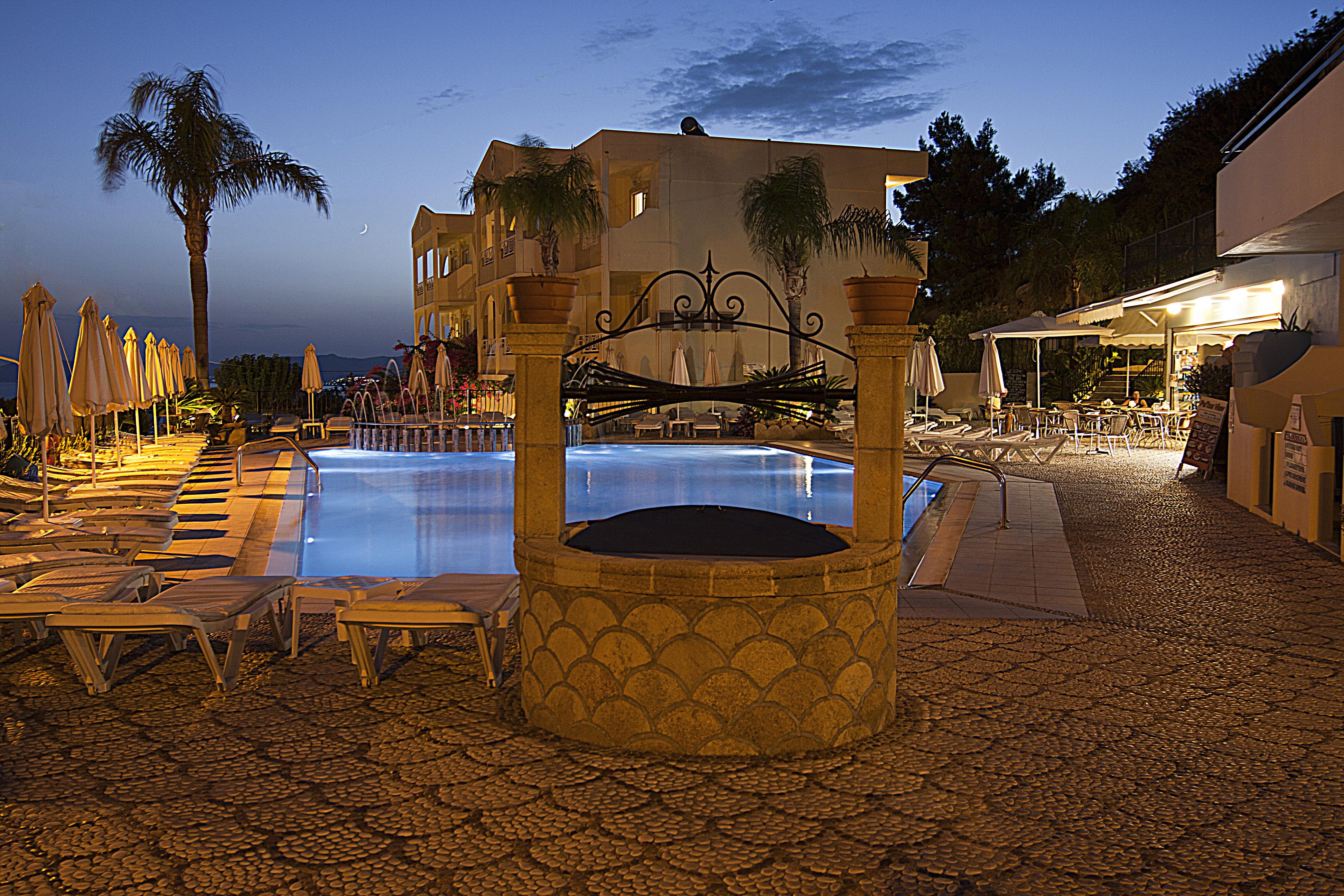 Pefkos View Suites & Maisonette