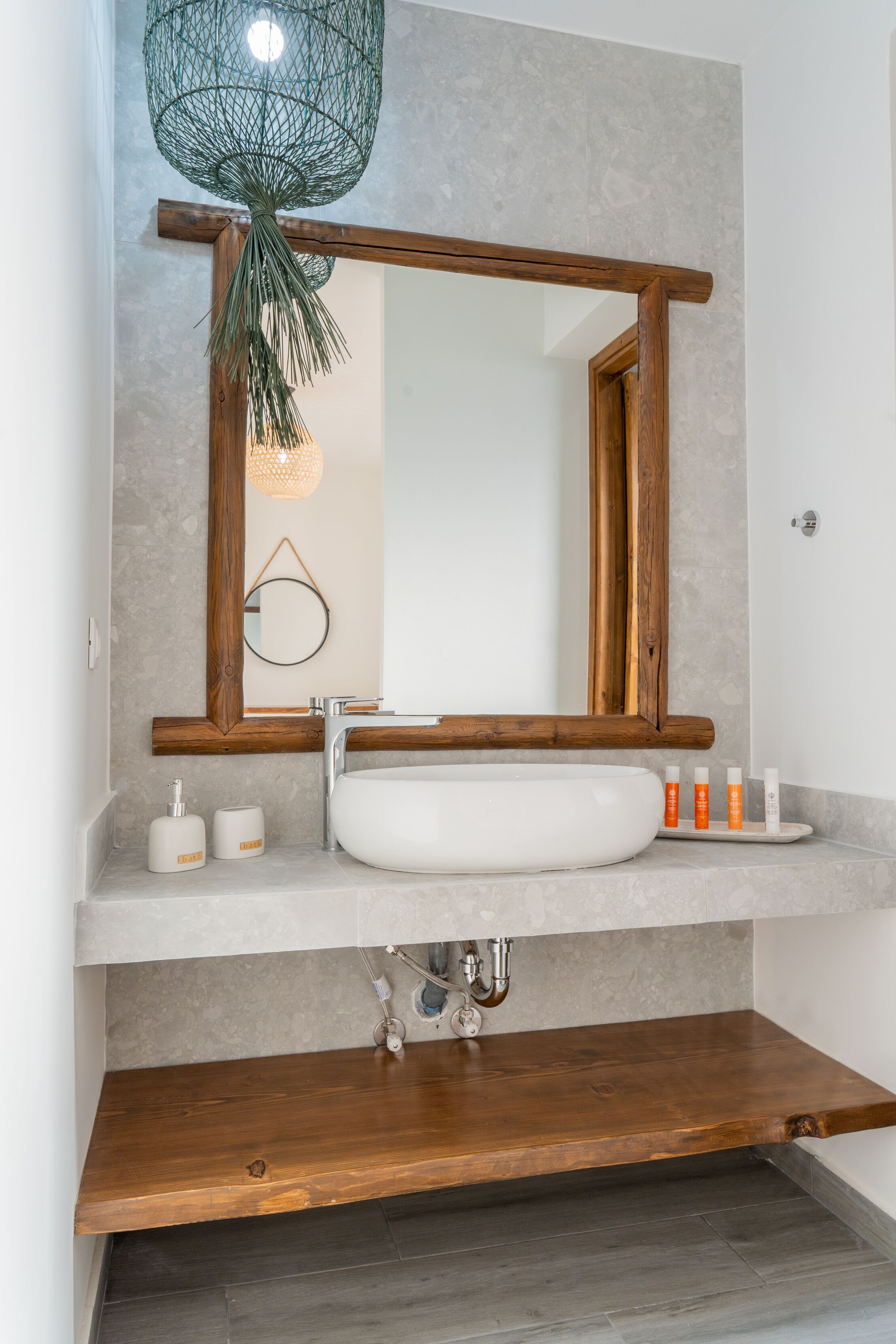 Aesthisis Sensational Accommodation