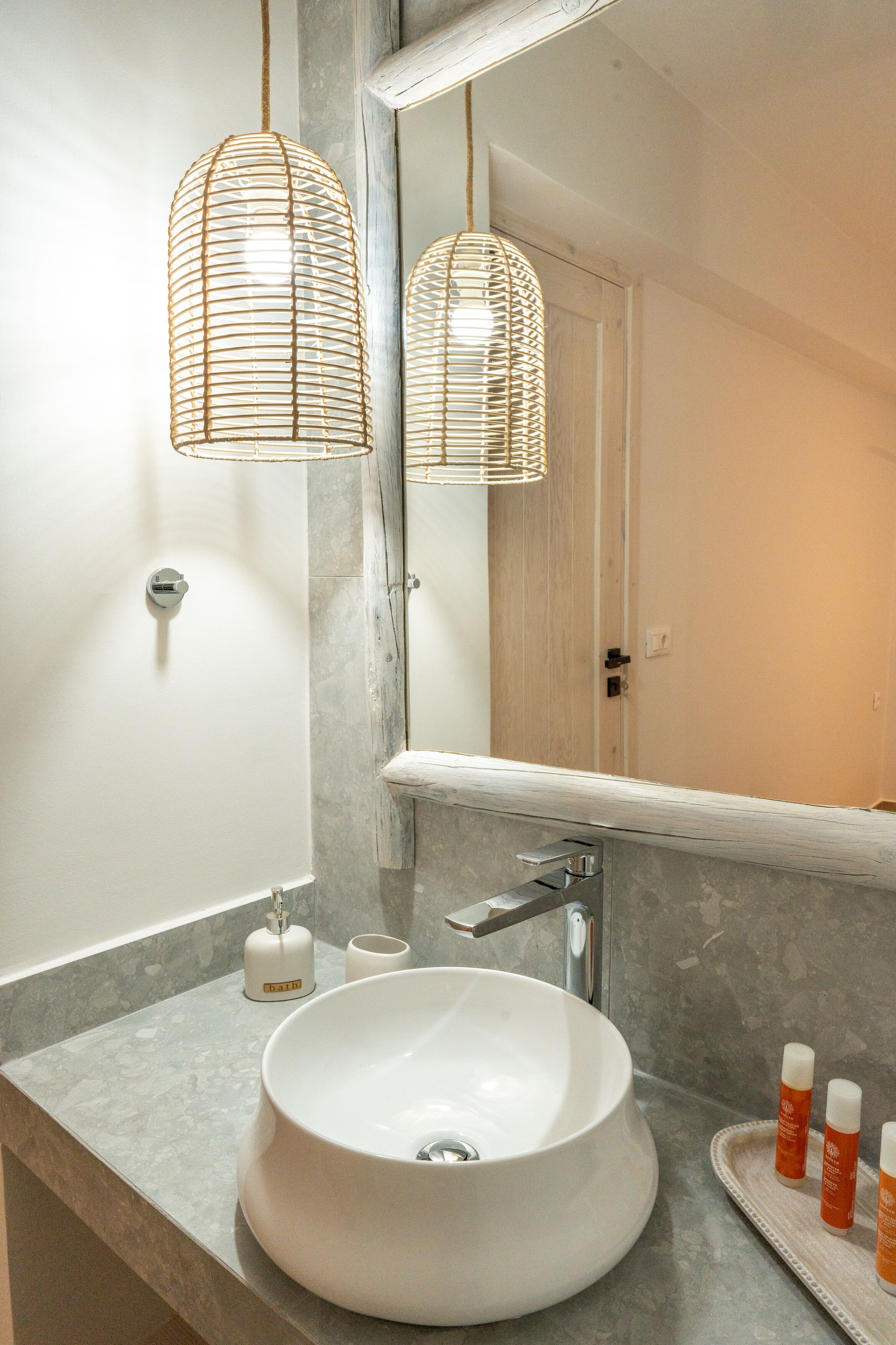 Aesthisis Sensational Accommodation