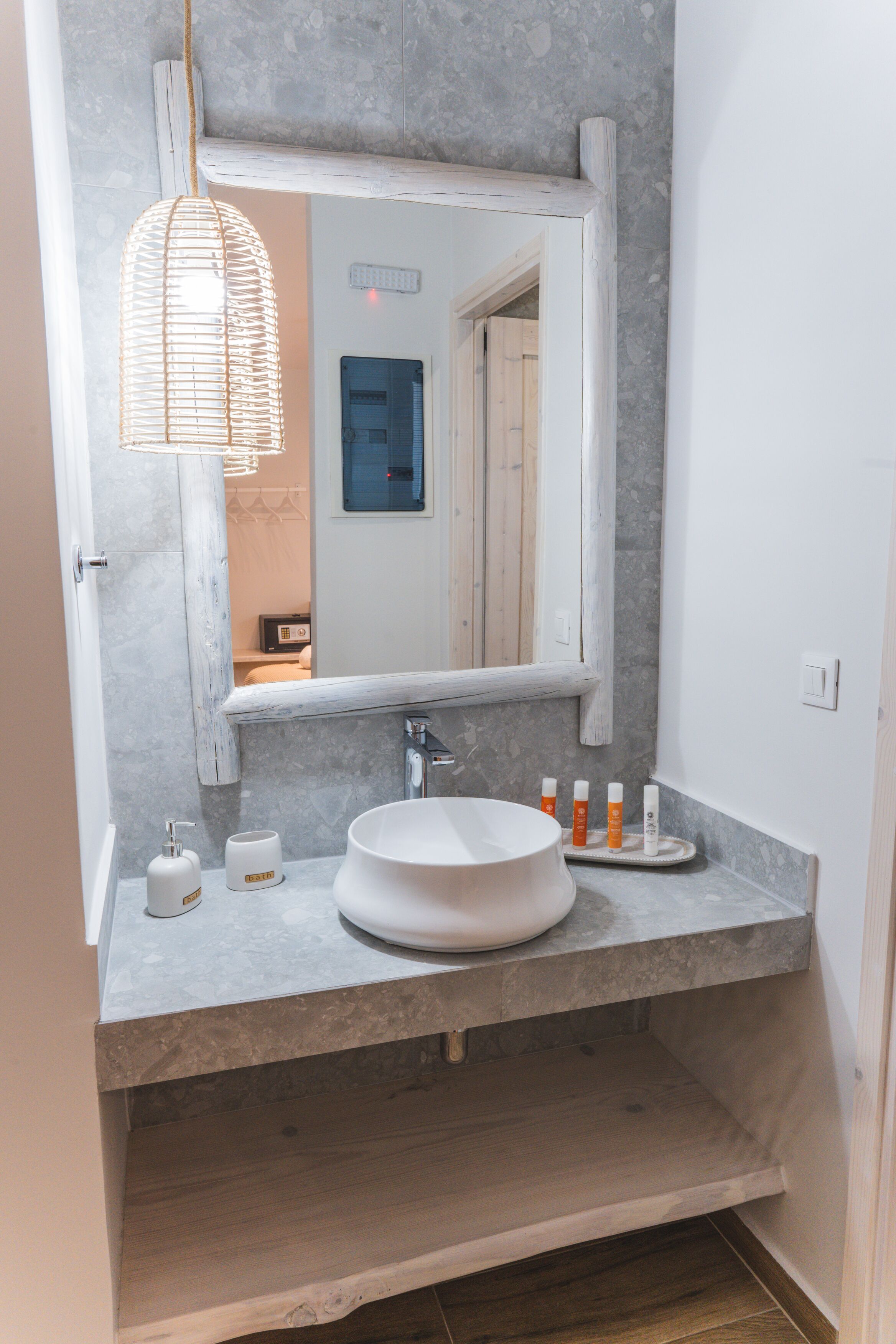 Aesthisis Sensational Accommodation