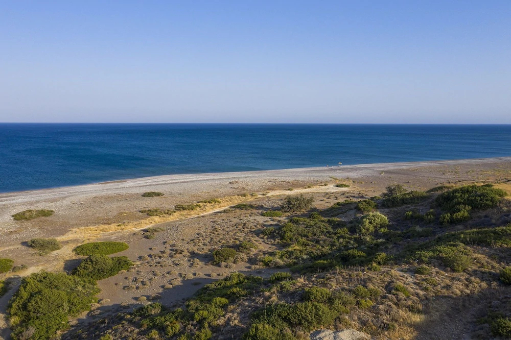 Live by the sea at House Almyra