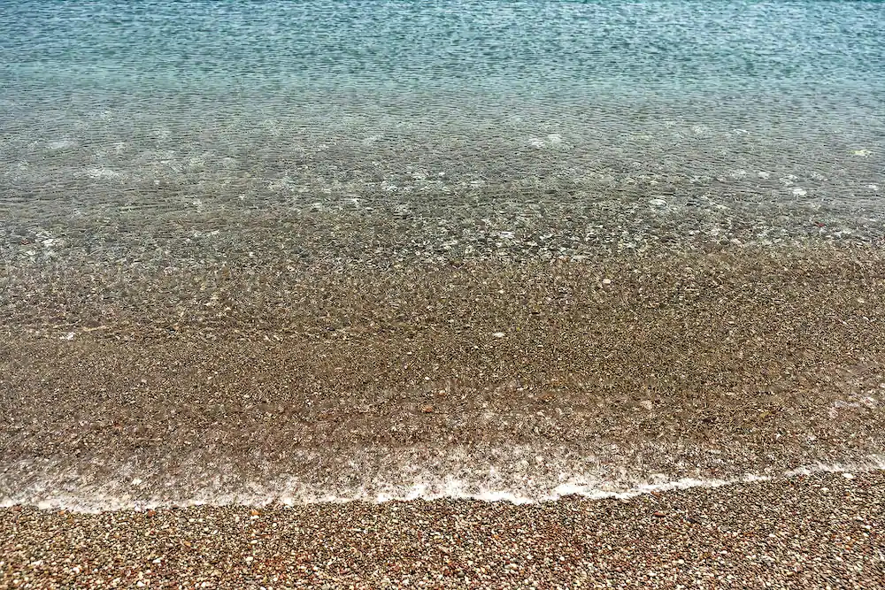 Live by the sea at House Almyra