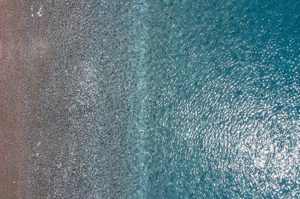 Live by the sea at House Almyra