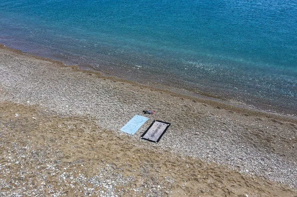 Live by the sea at House Almyra