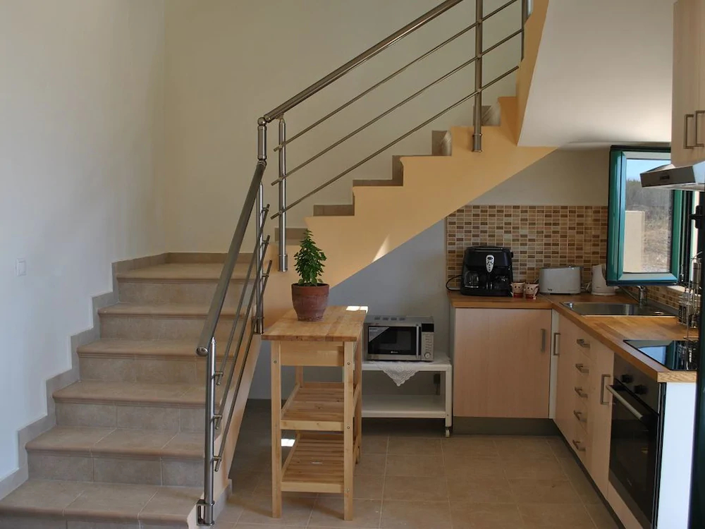 Live by the sea at House Almyra