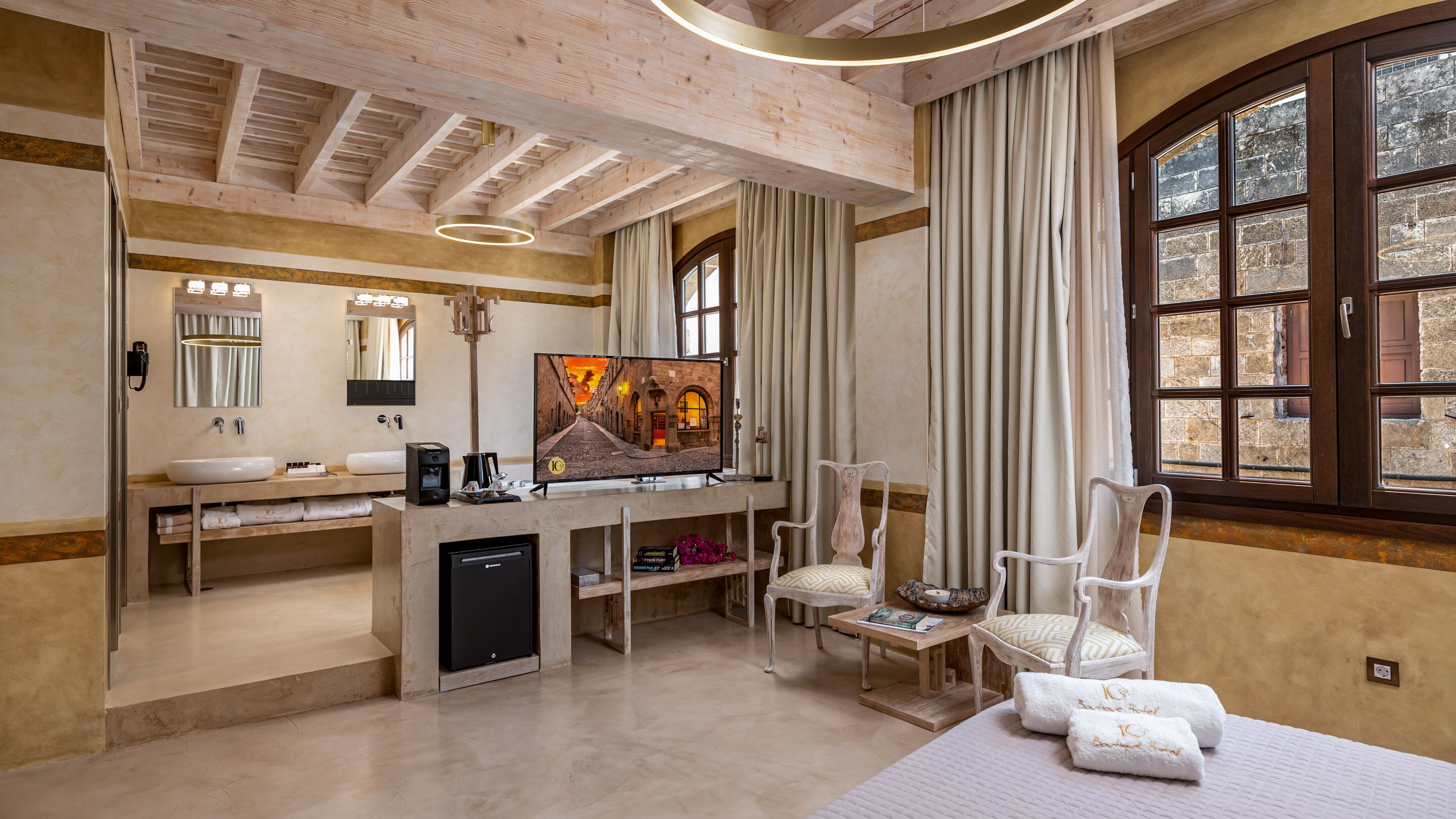 10Gr Boutique Hotel & Wine Bar