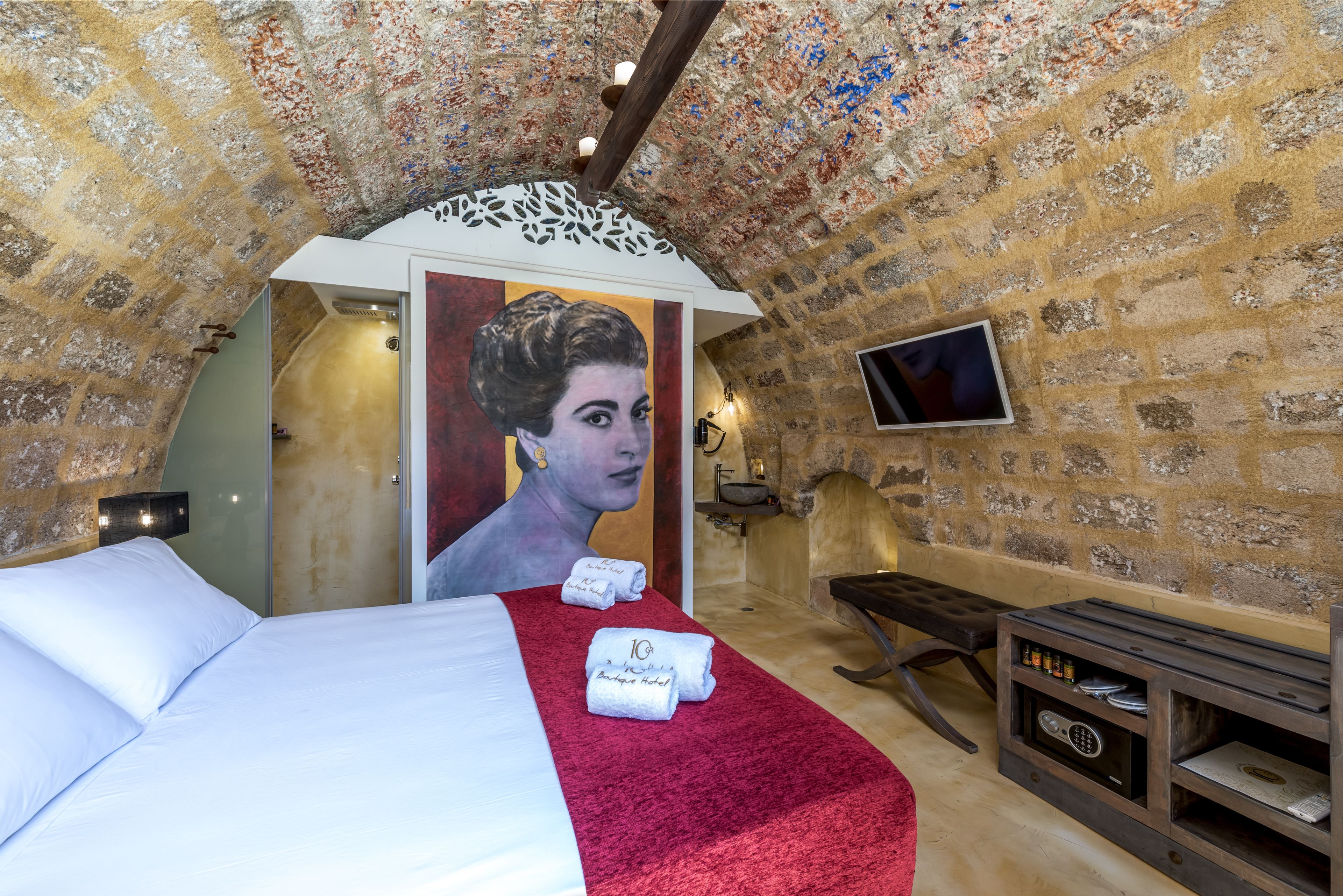 10Gr Boutique Hotel & Wine Bar