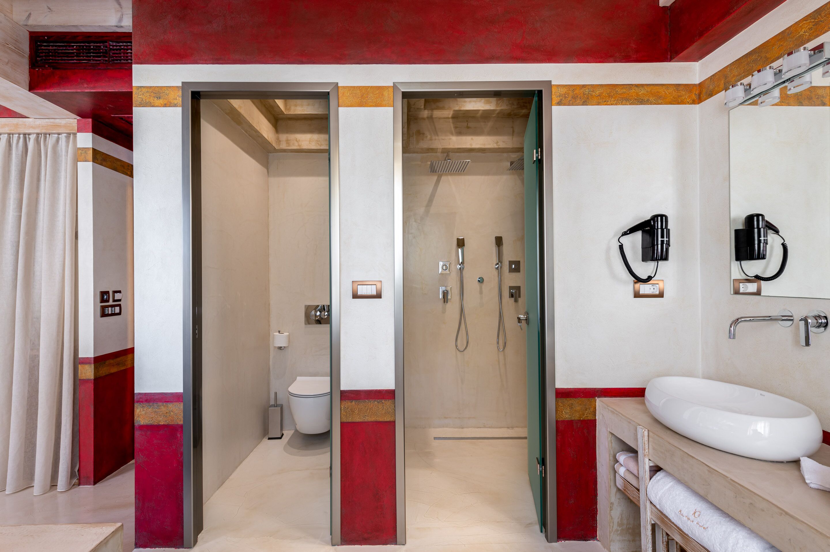 10Gr Boutique Hotel & Wine Bar