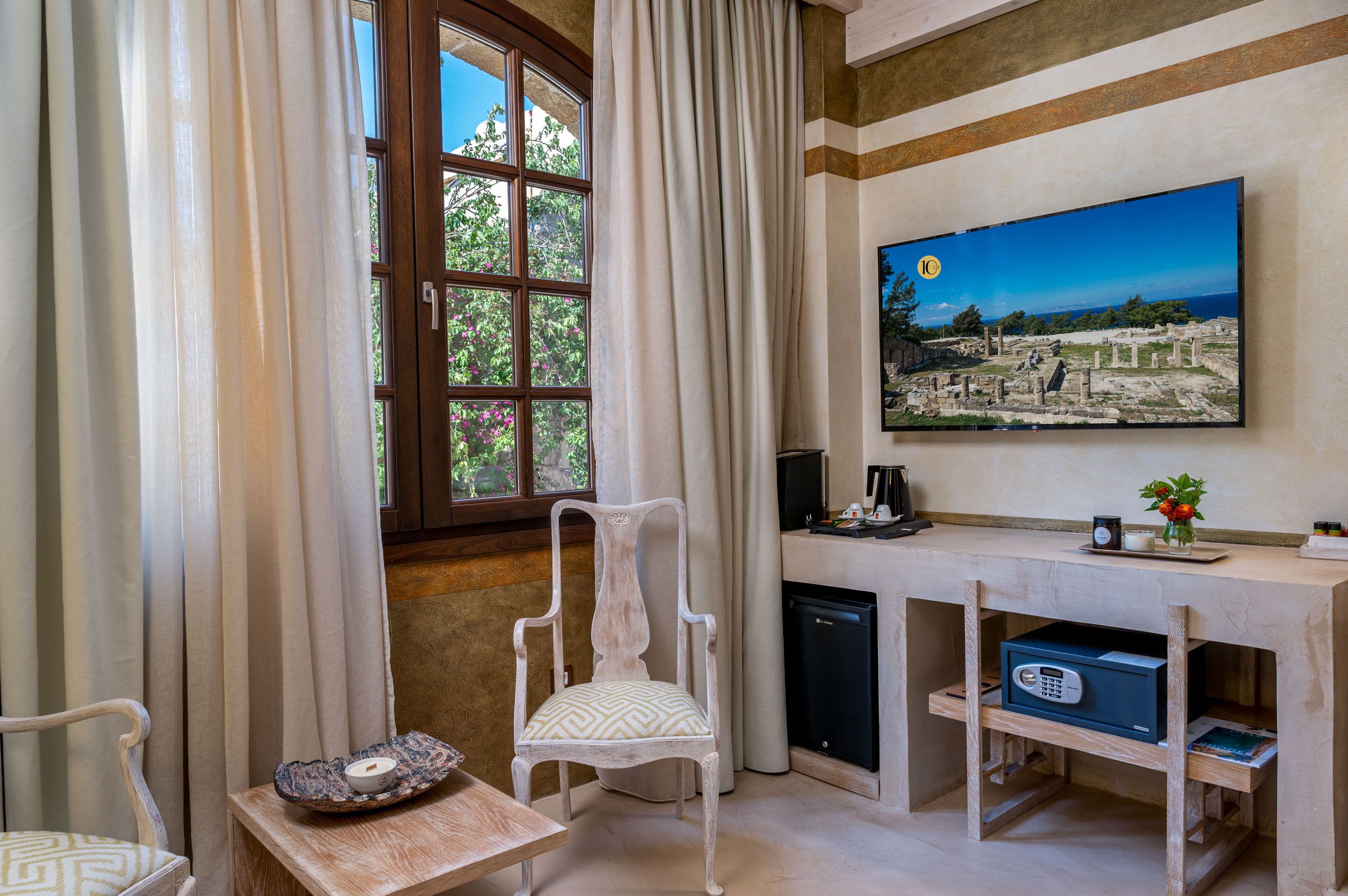 10Gr Boutique Hotel & Wine Bar