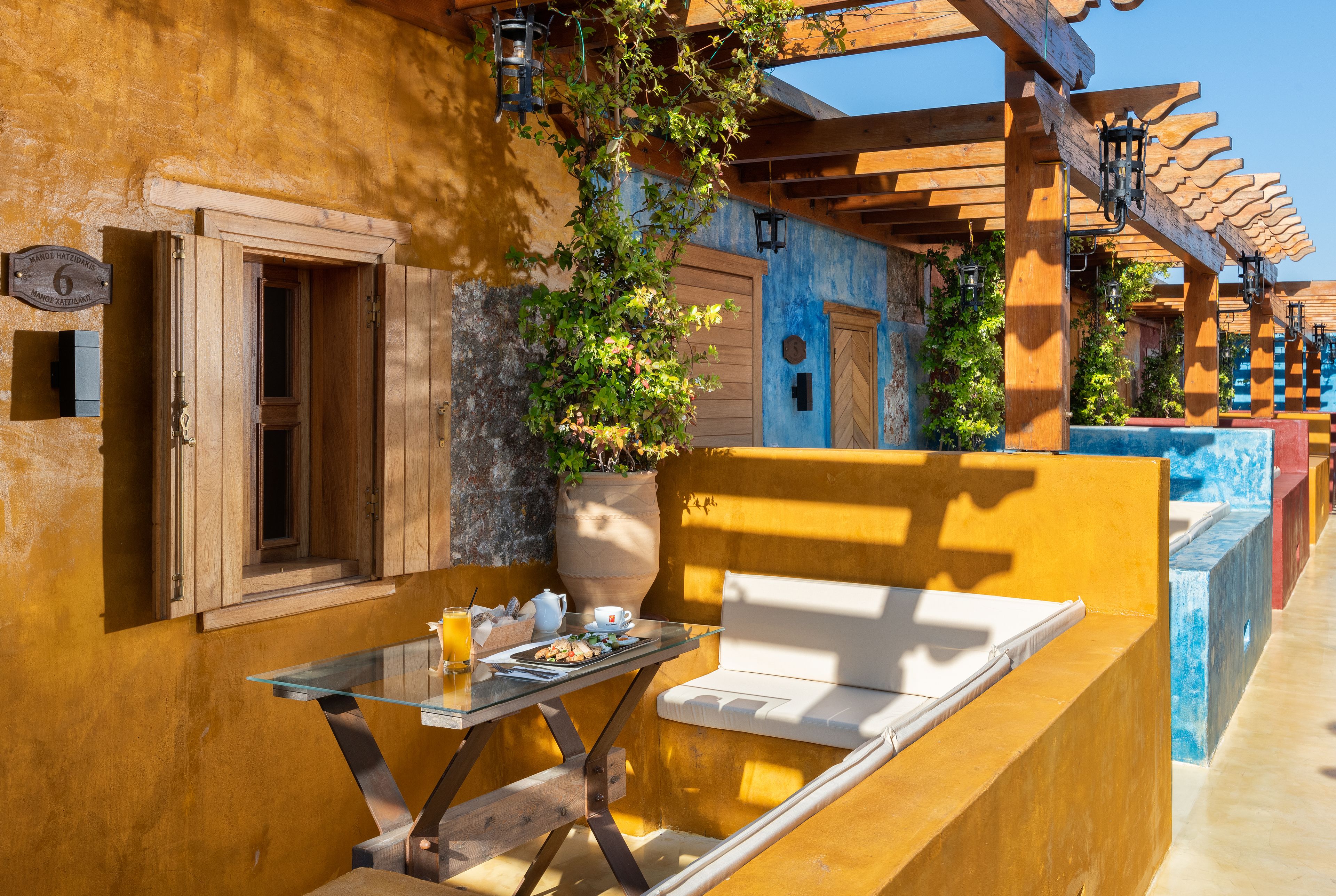 10Gr Boutique Hotel & Wine Bar