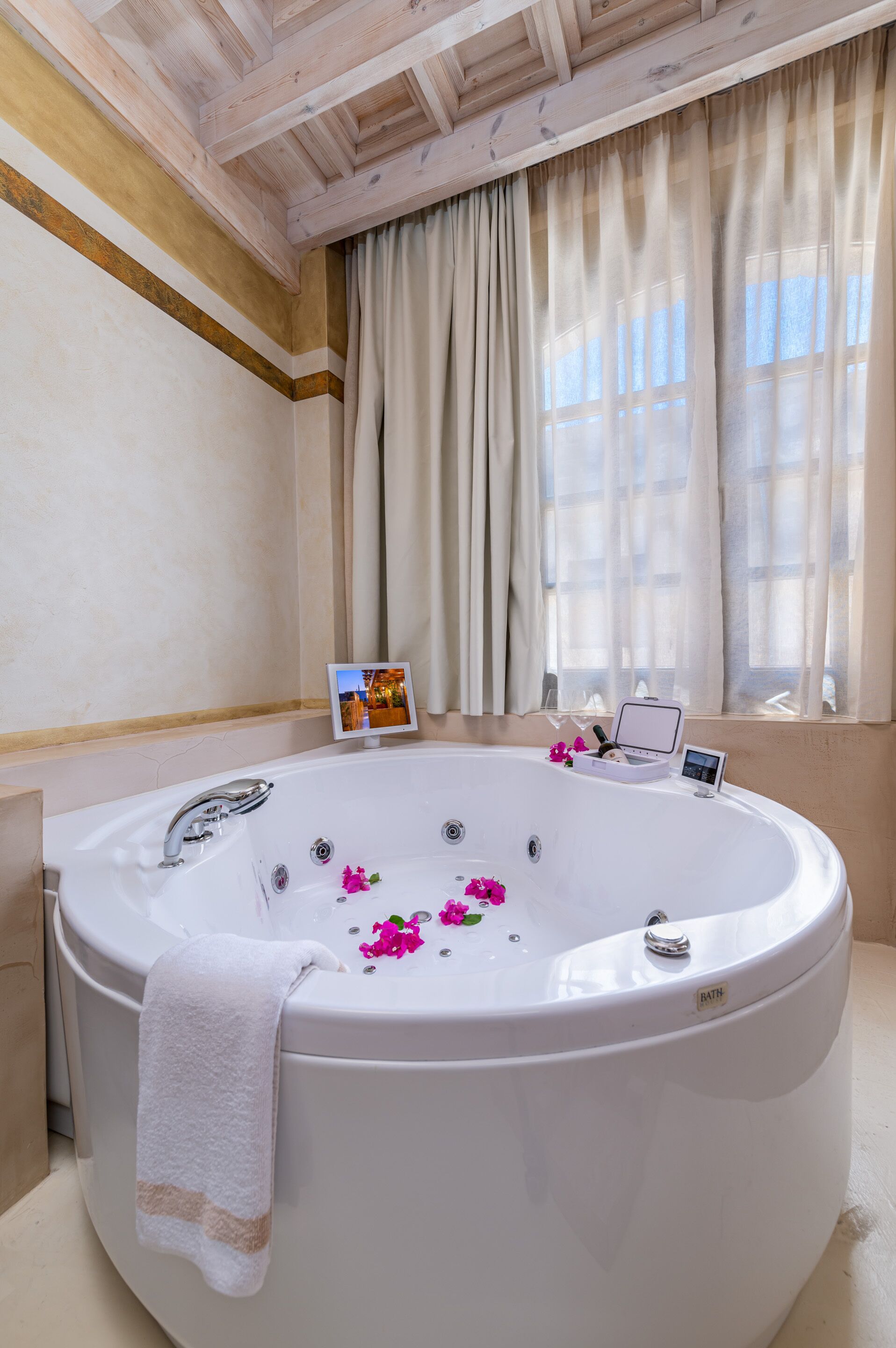 10Gr Boutique Hotel & Wine Bar