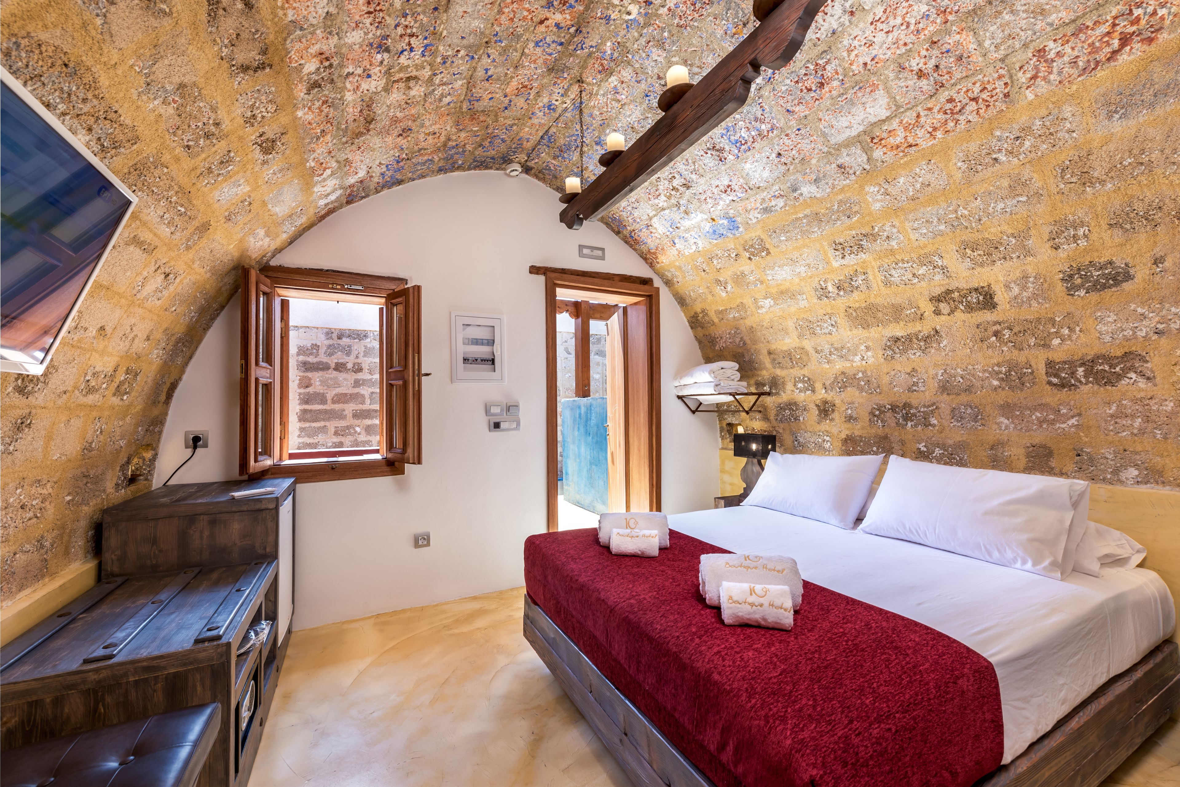 10Gr Boutique Hotel & Wine Bar
