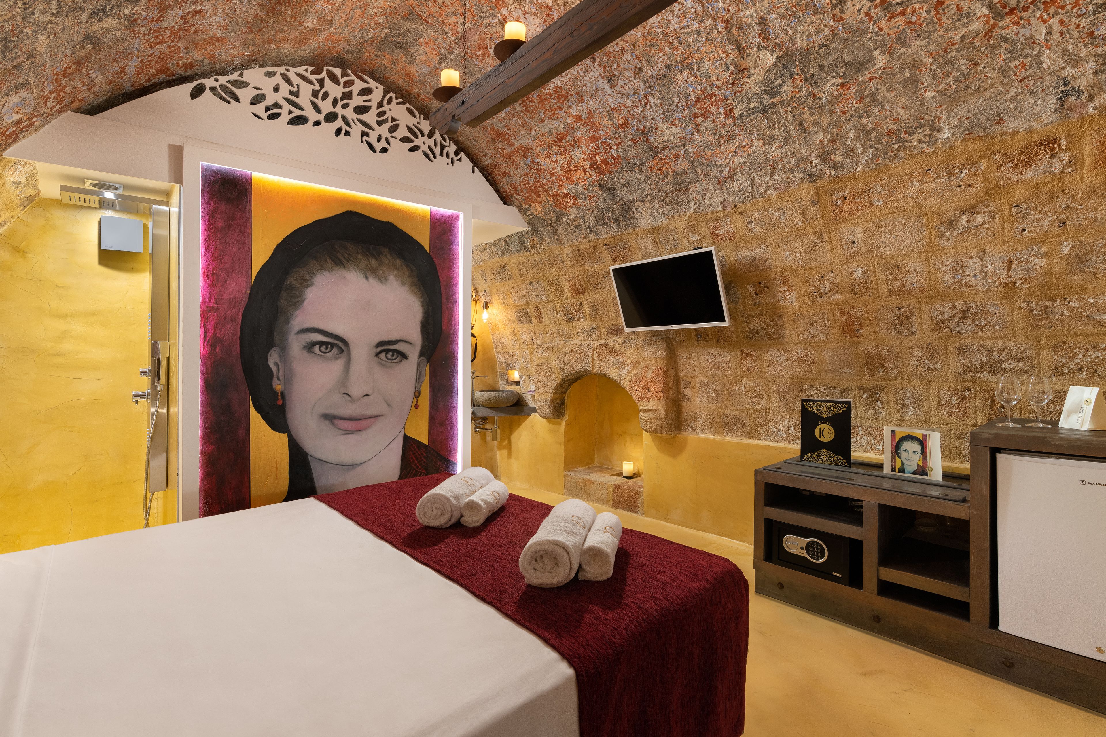 10Gr Boutique Hotel & Wine Bar
