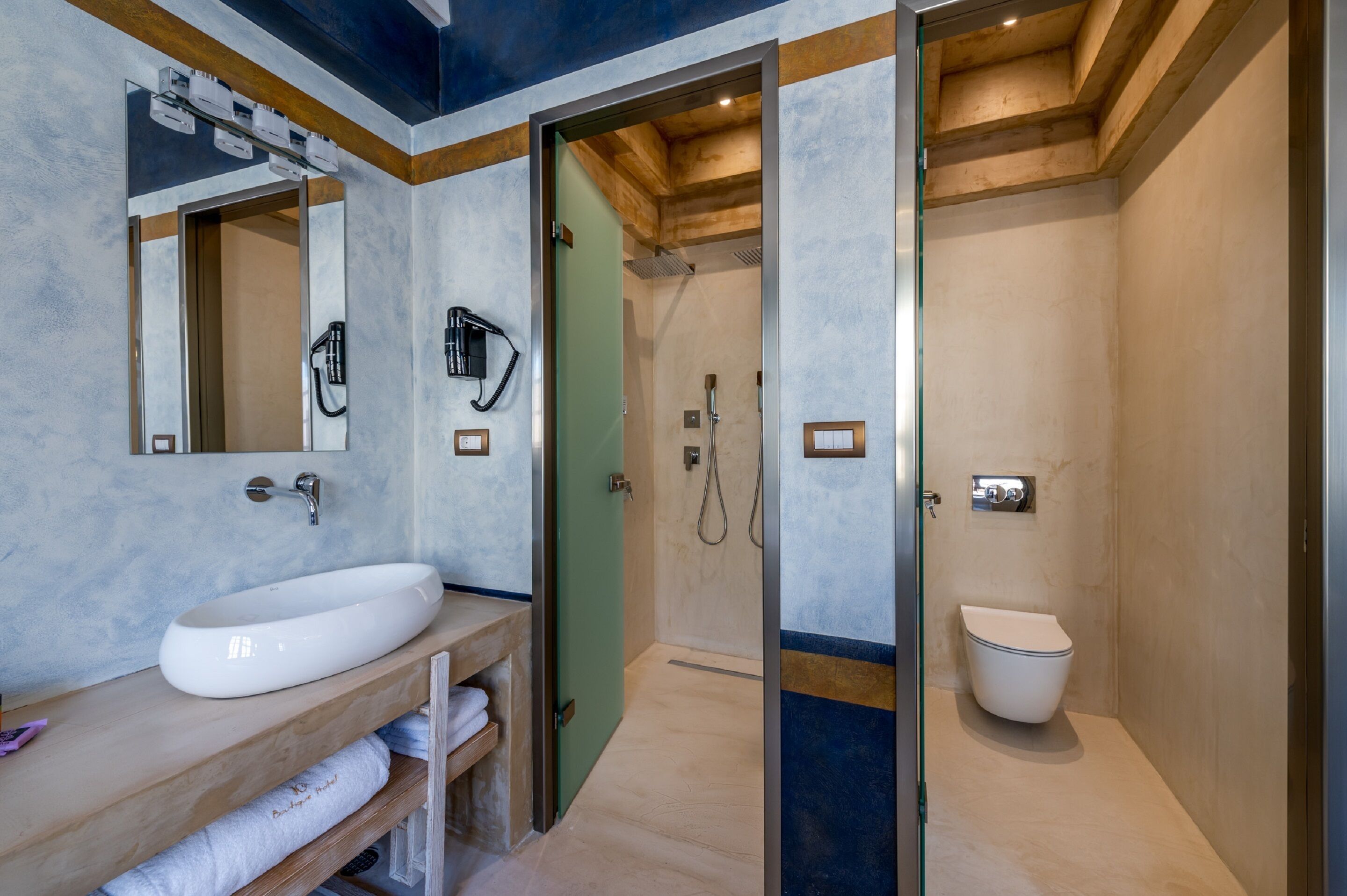 10Gr Boutique Hotel & Wine Bar