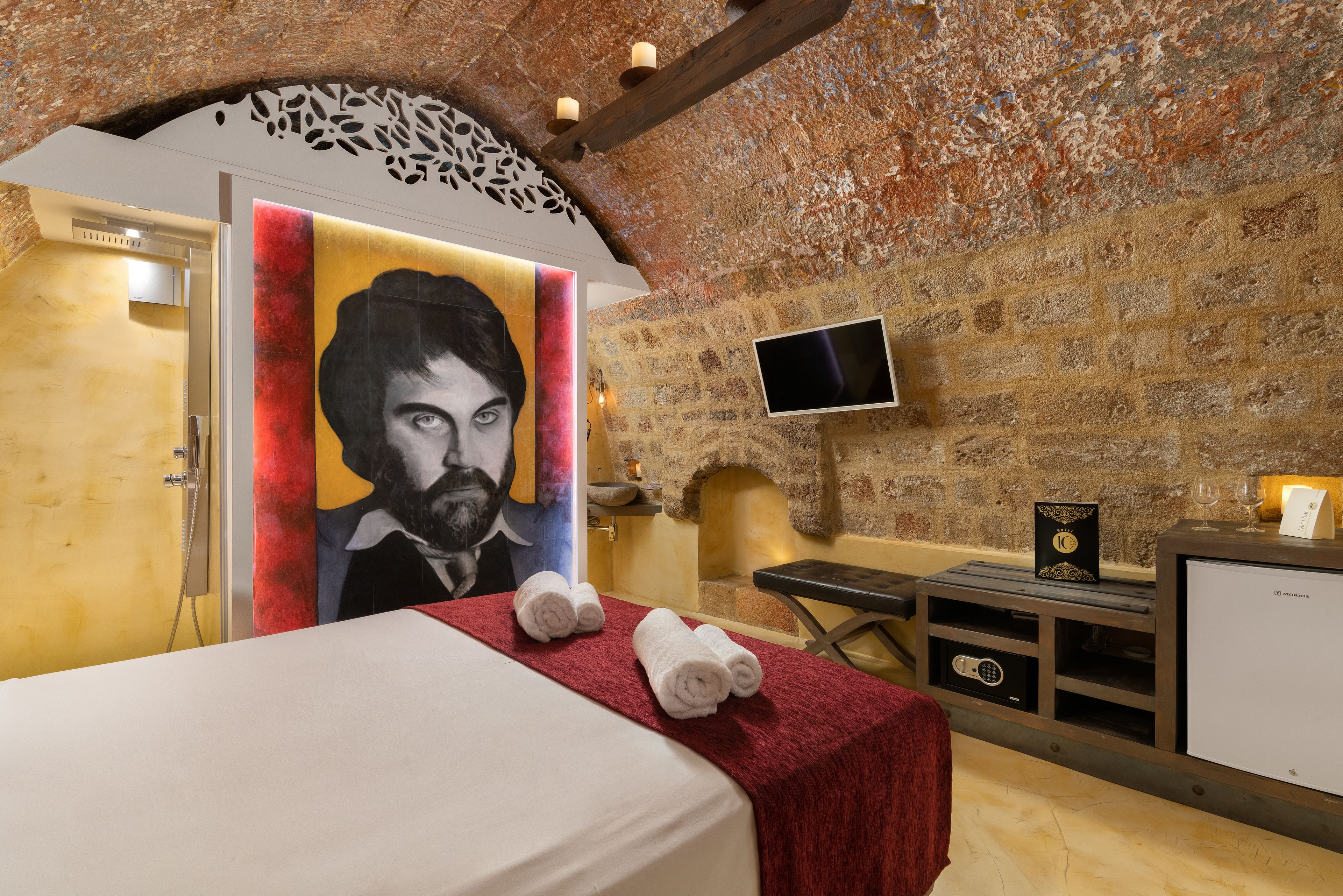 10Gr Boutique Hotel & Wine Bar