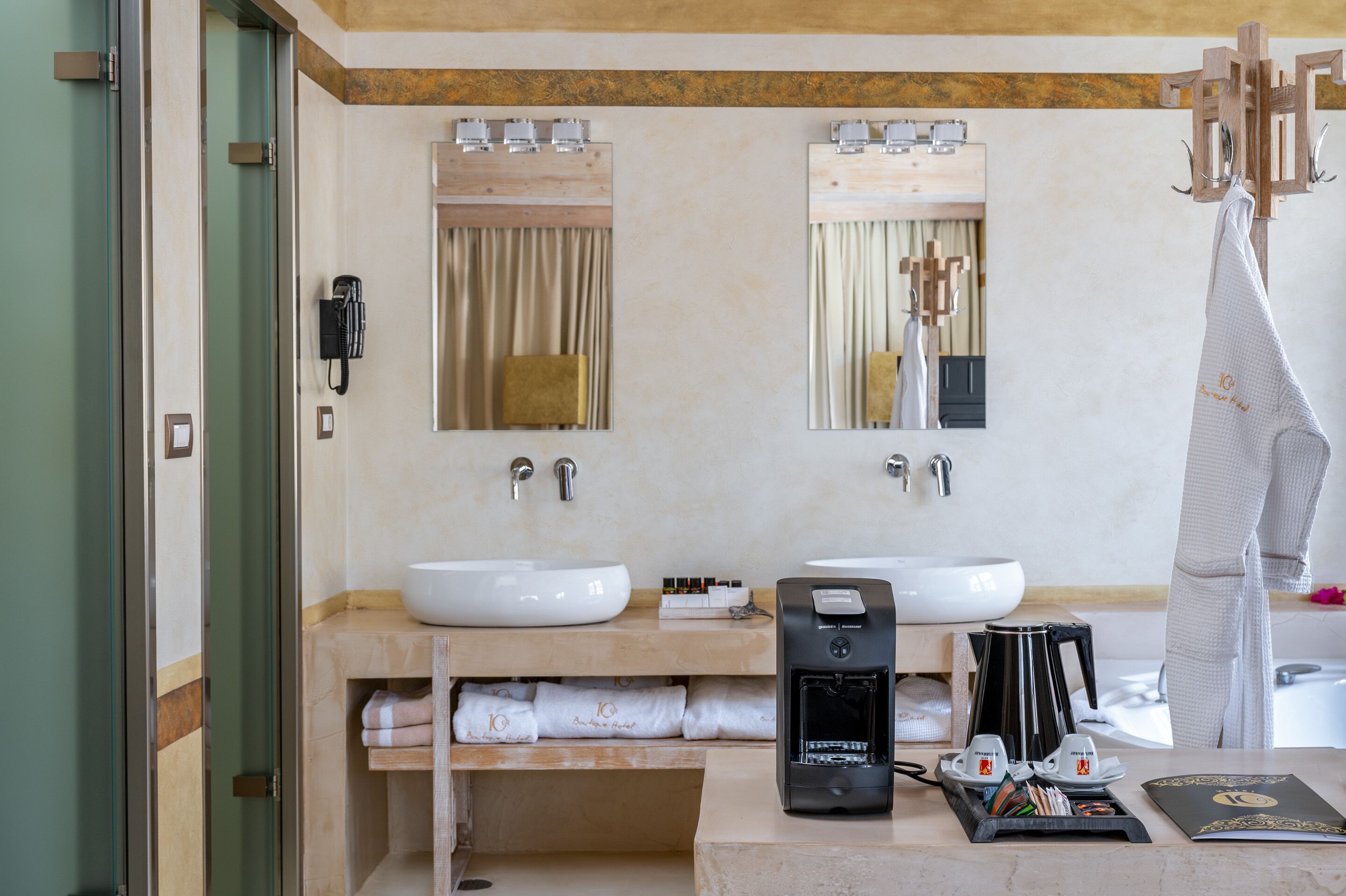 10Gr Boutique Hotel & Wine Bar