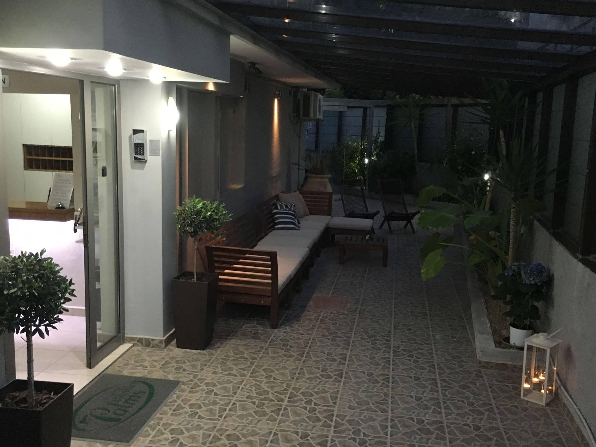 7 Palms