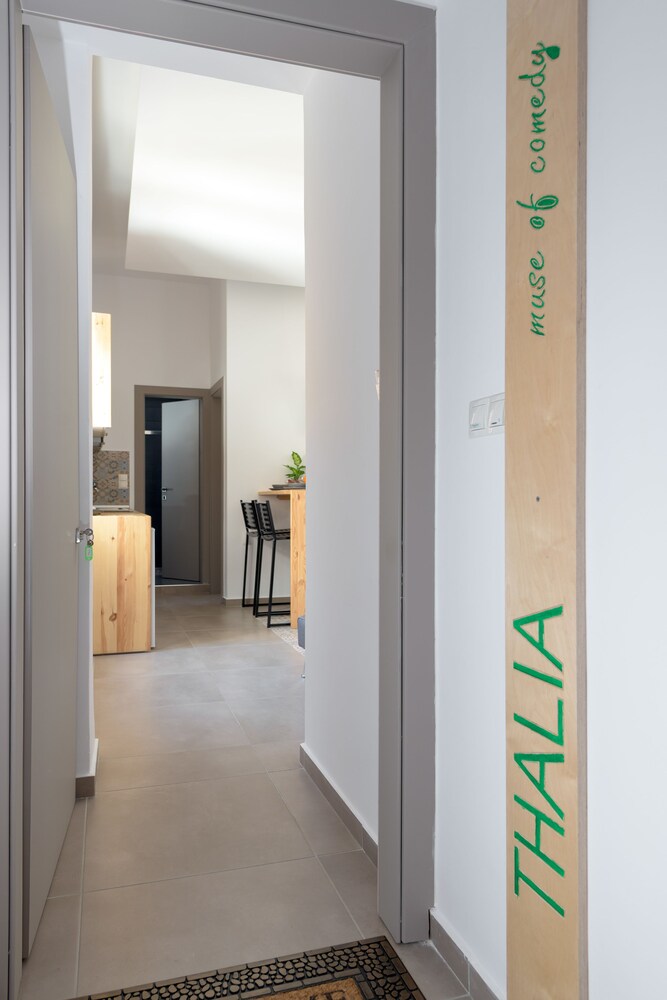 Alley 7