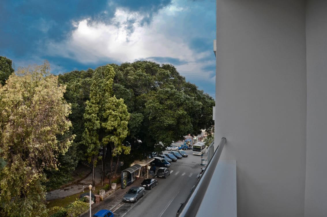 Amphitryon City Hotel