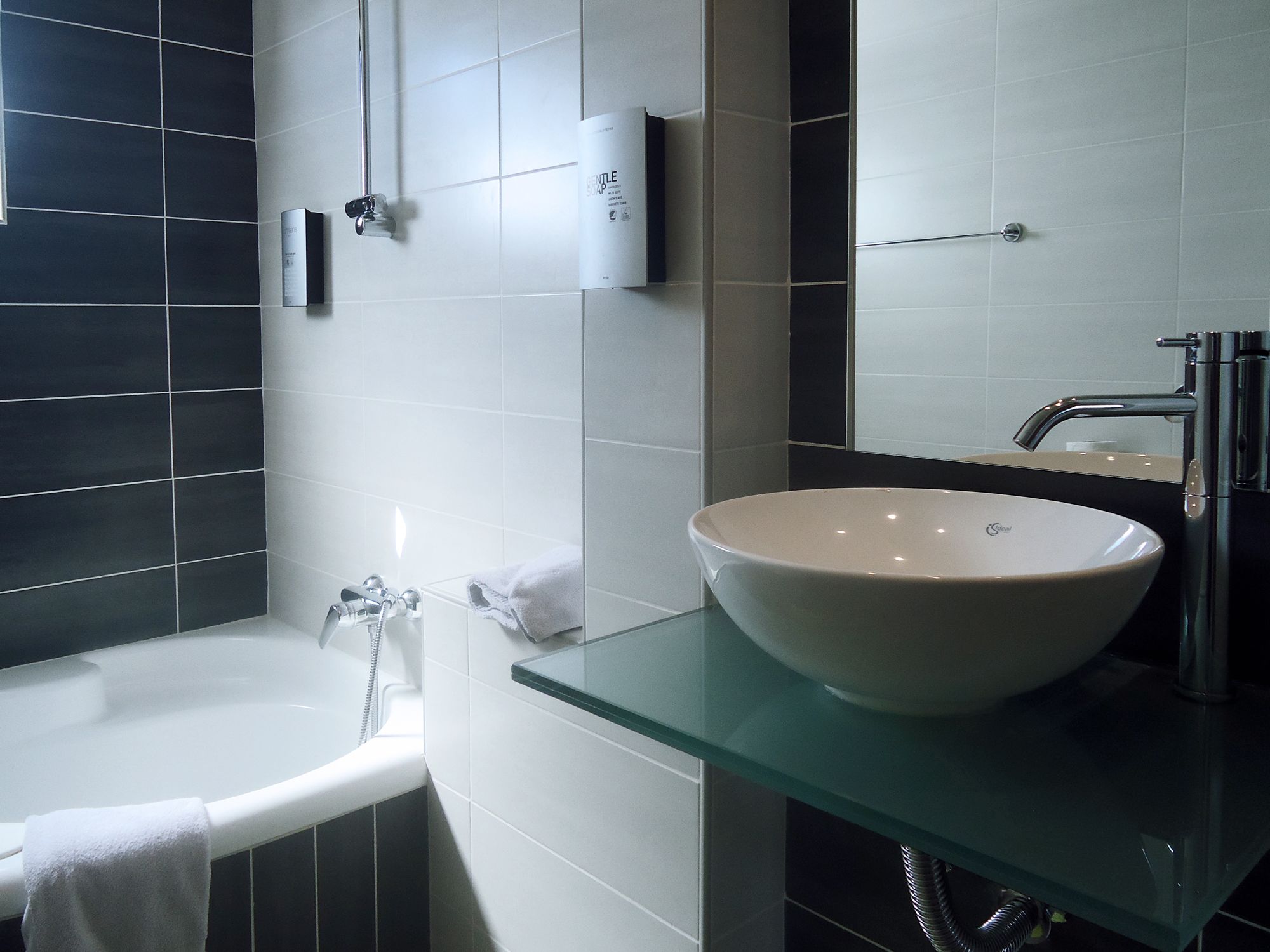 Amphitryon City Hotel