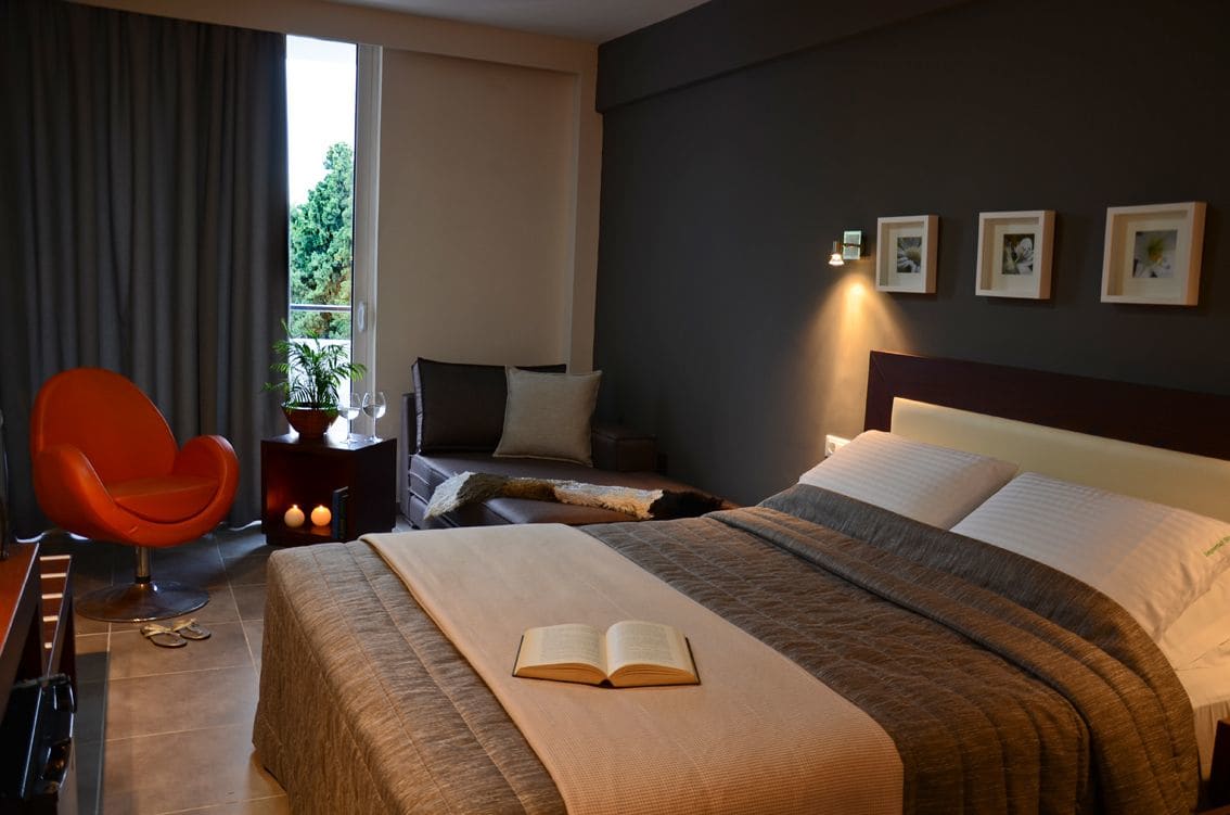 Amphitryon City Hotel