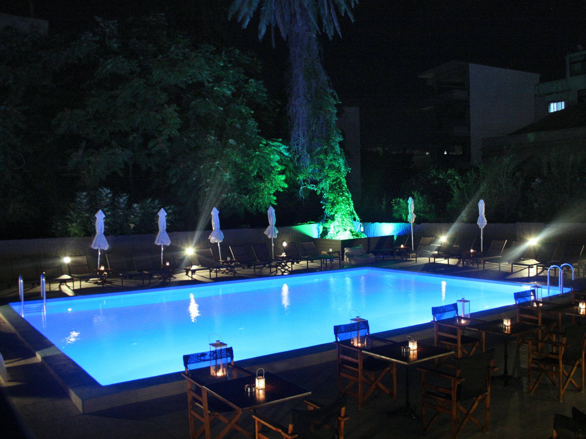 Amphitryon City Hotel