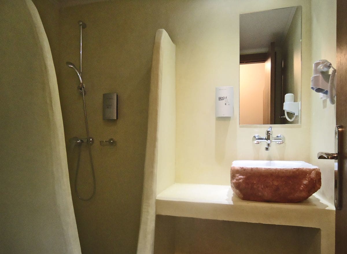 Amphitryon City Hotel