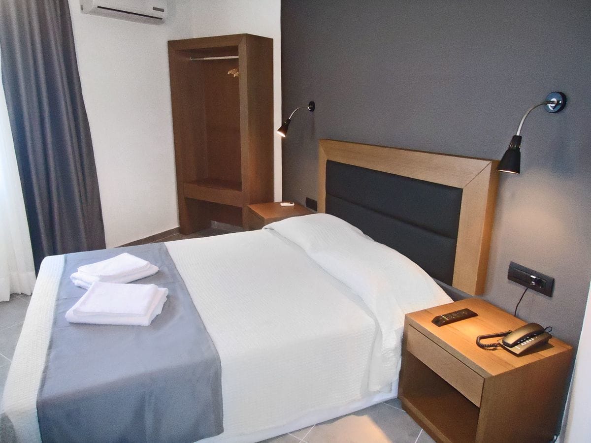 Amphitryon City Hotel