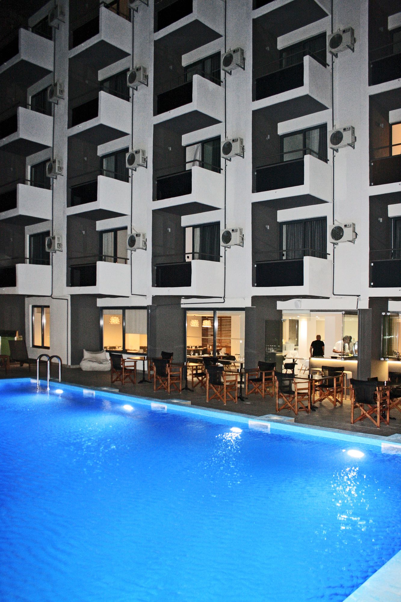 Amphitryon City Hotel