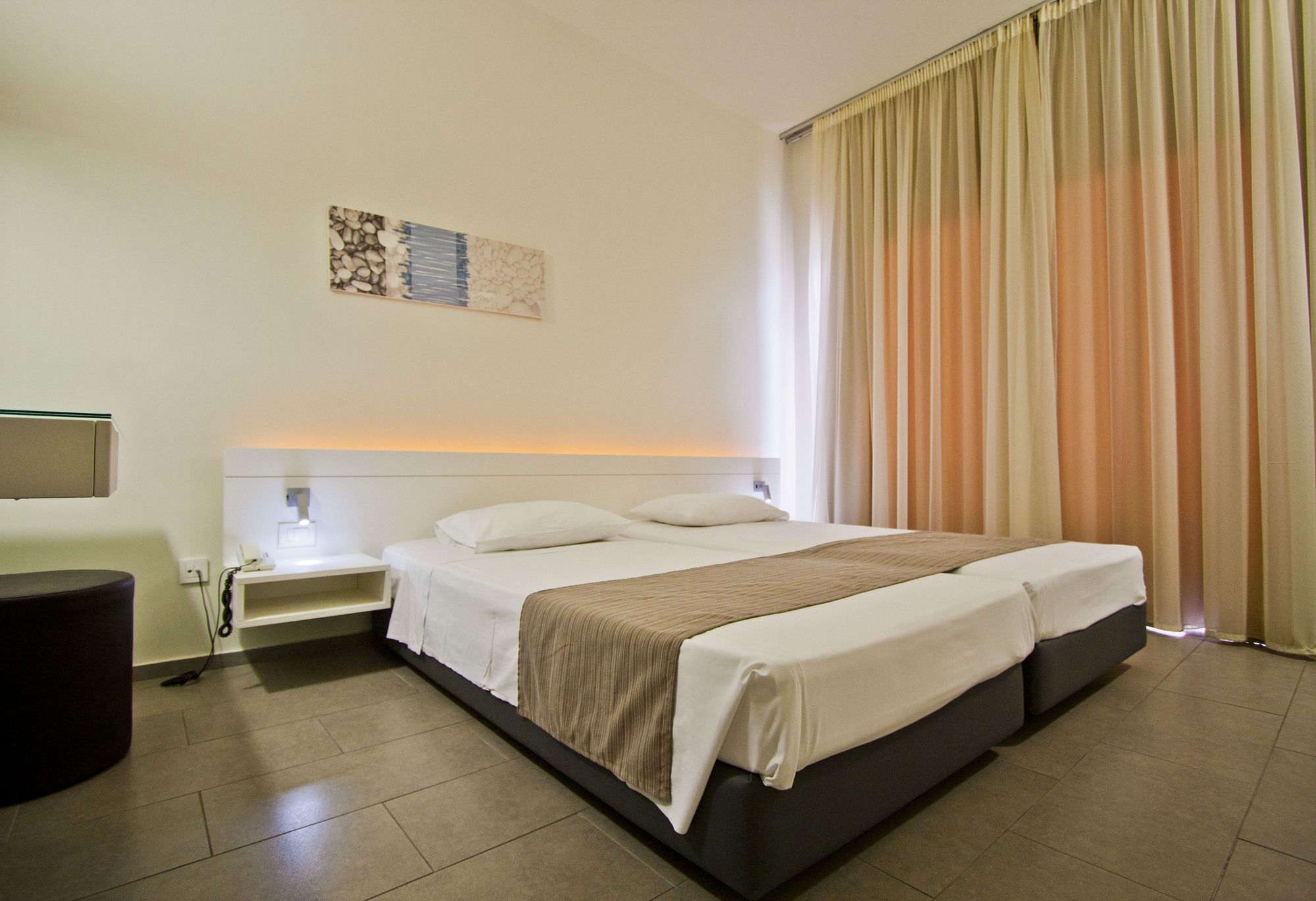 Atlantis City Hotel