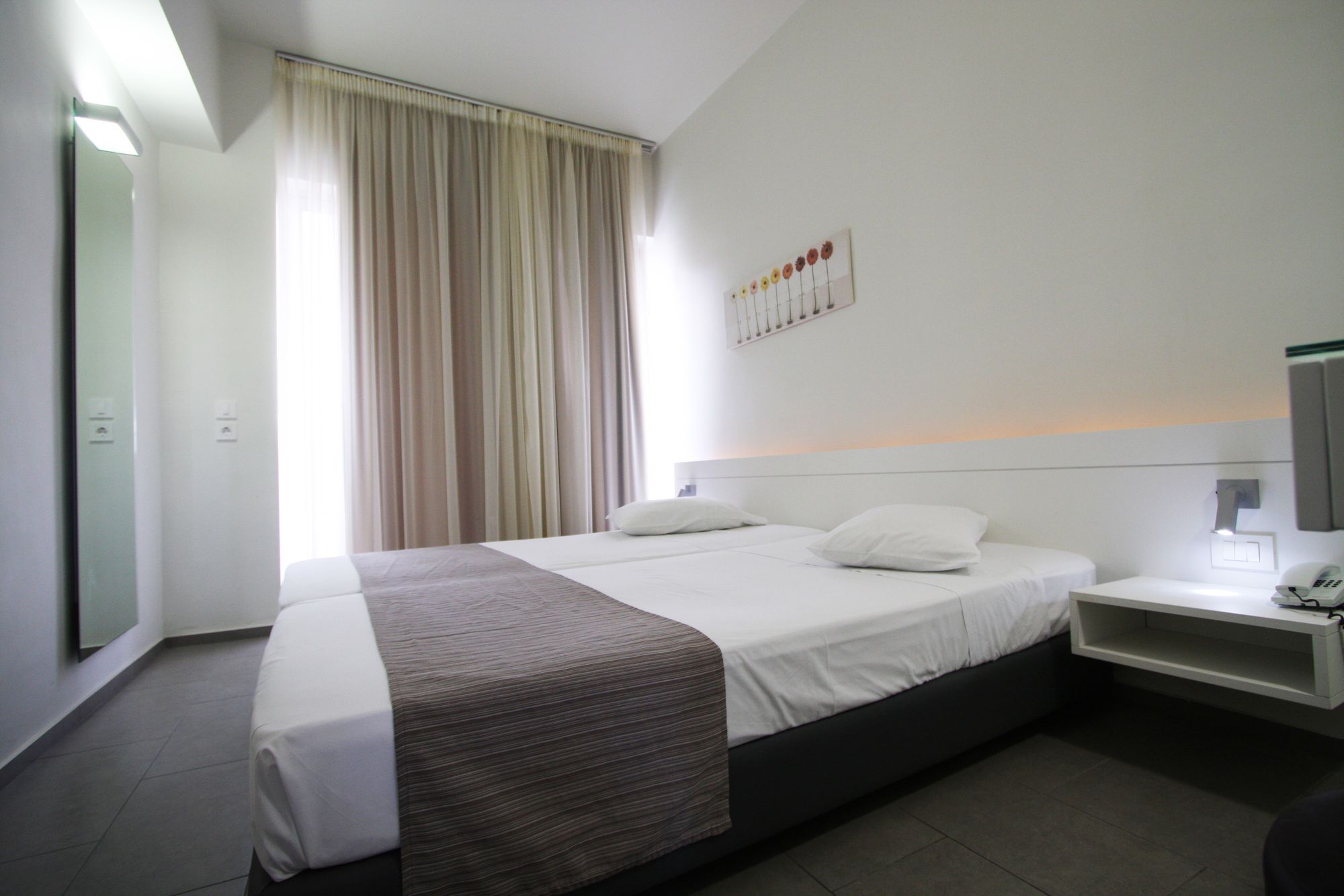 Atlantis City Hotel