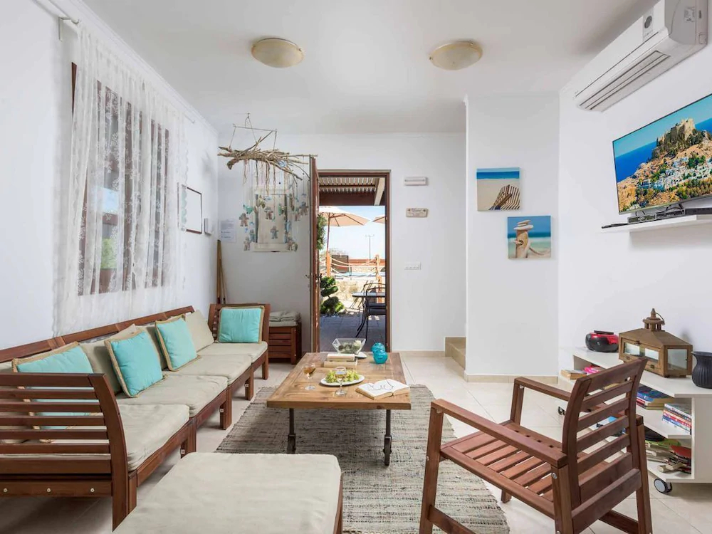 Lindos Topaz