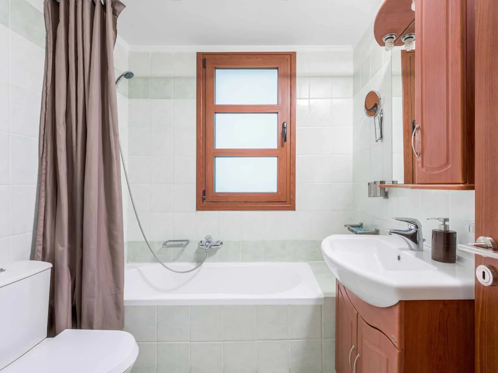 Lindos Topaz
