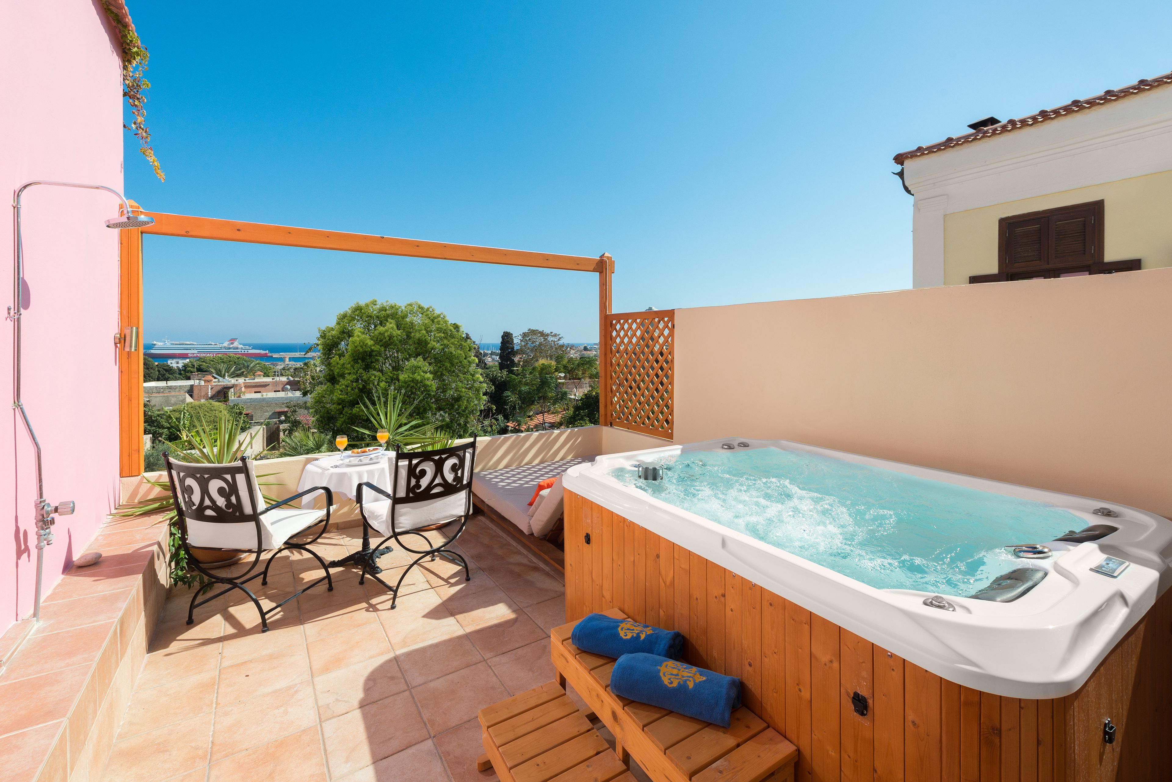Nikos Takis Fashion Boutique Hotel