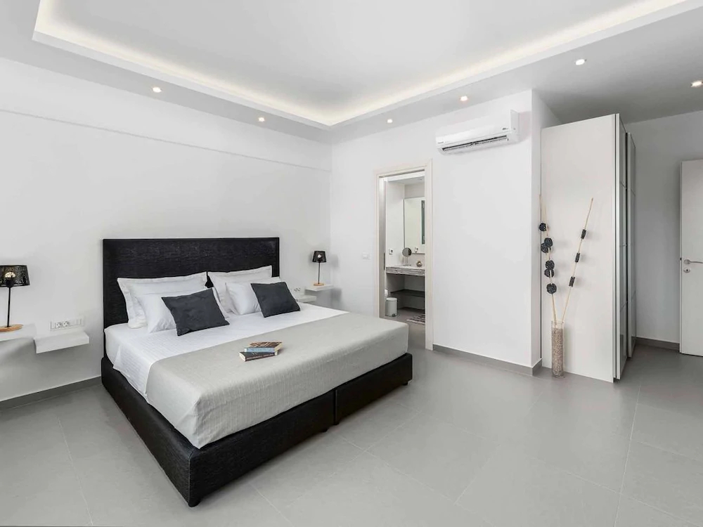 Villa Summer Light