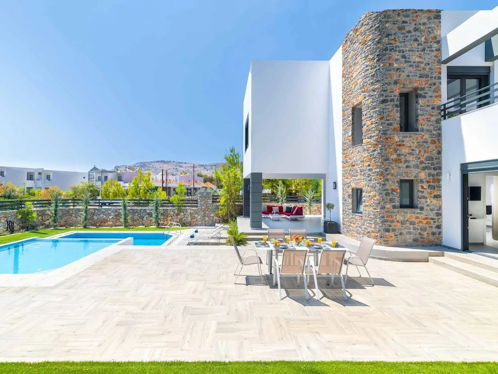 Villa Summer Light