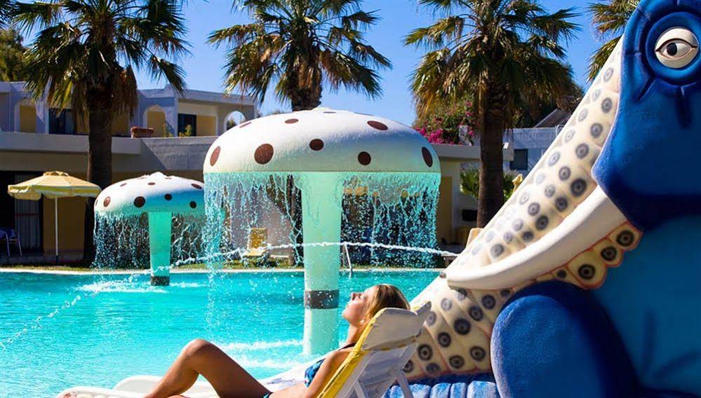 Alex Beach Hotel & Bungalows