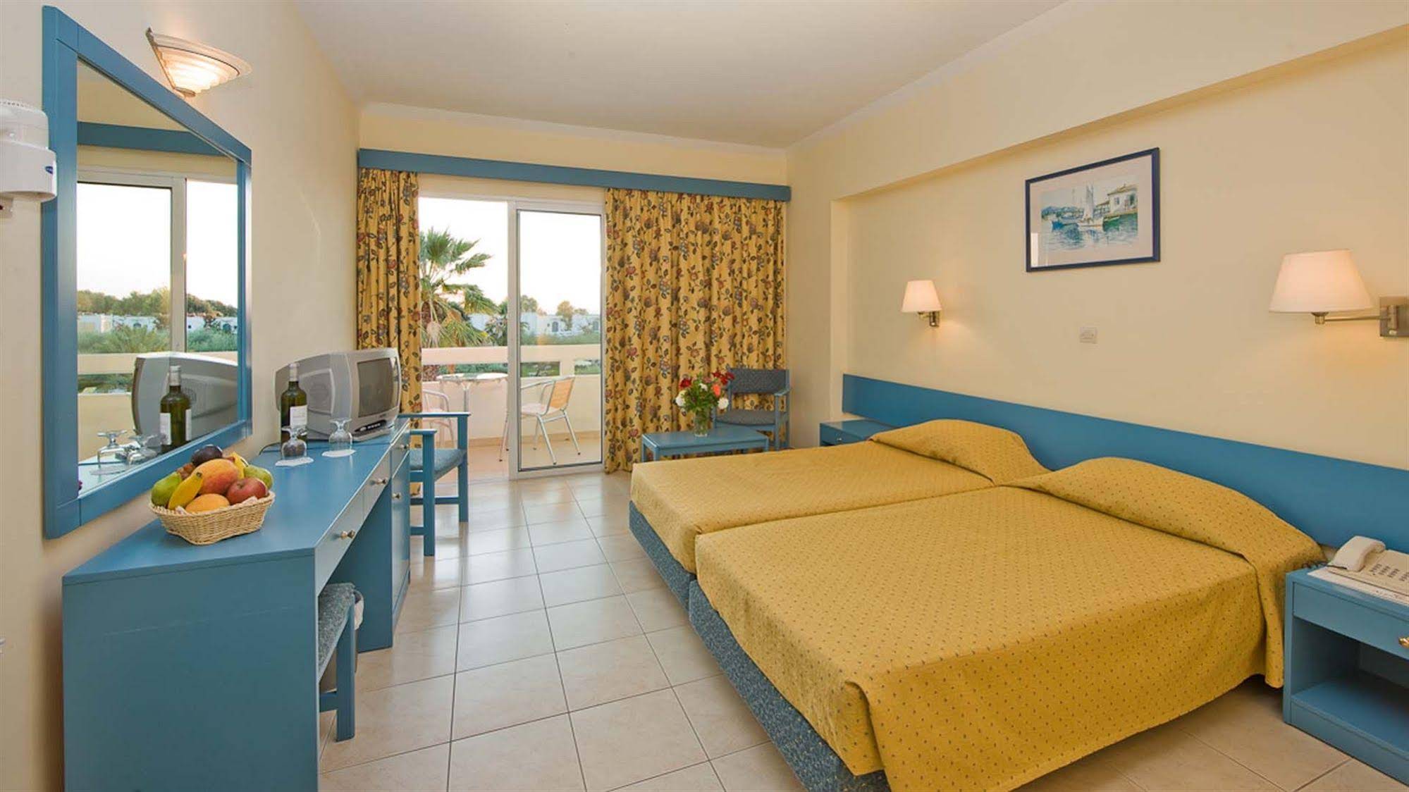 Alex Beach Hotel & Bungalows