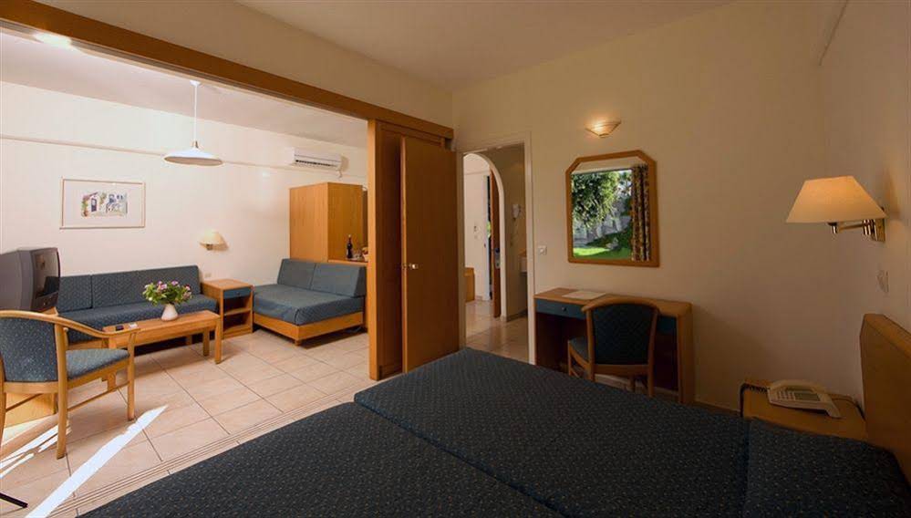 Alex Beach Hotel & Bungalows