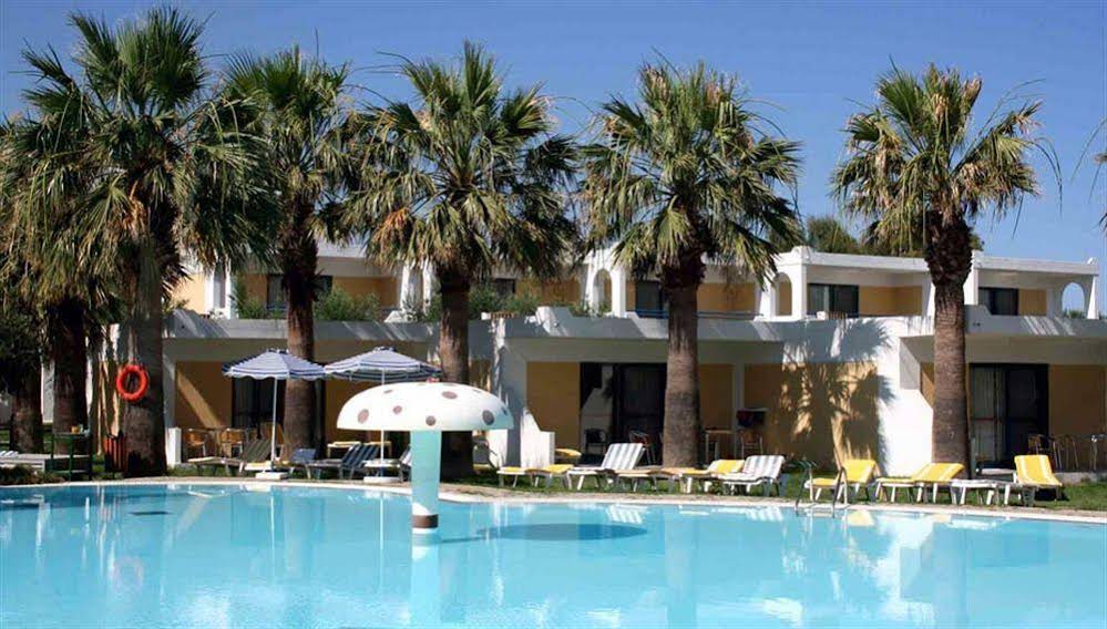 Alex Beach Hotel & Bungalows