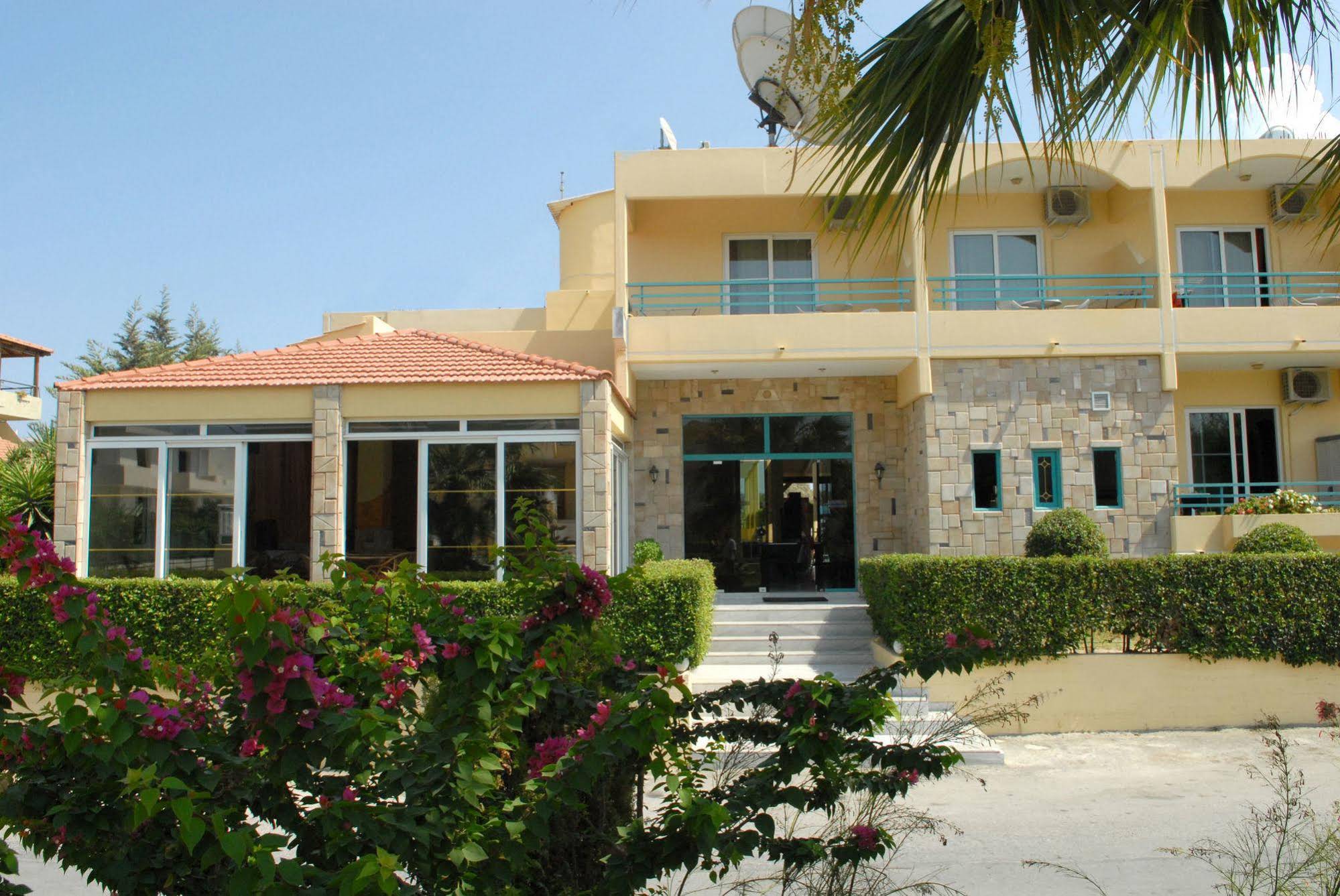 Barbie Hotel & Apartments