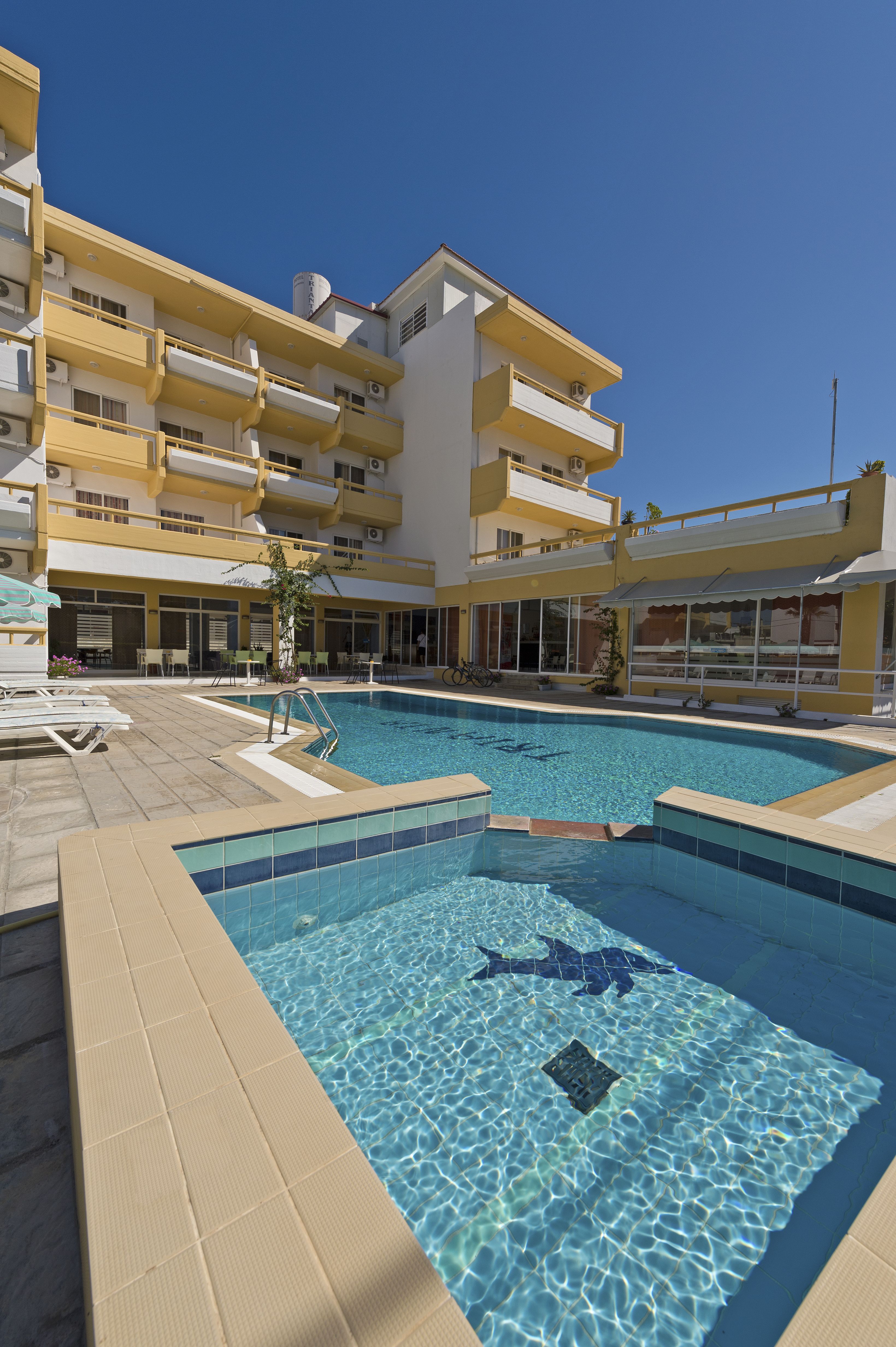 Trianta Hotel