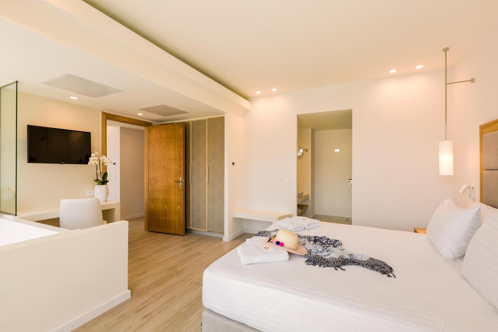 Samian Mare Hotel and Suites